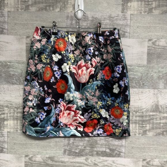MinkPink Botanica Mini Skirt, Floral Size M, NWT - Picture 6 of 7